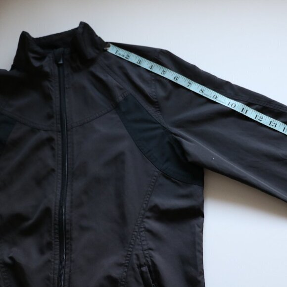 Brooks Black Size Small Full Zip Windbreaker Jacket Shelter Technology Active - Picture 10 of 12